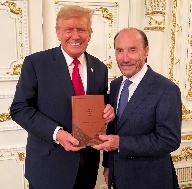Two men holding a book

AI-generated content may be incorrect.