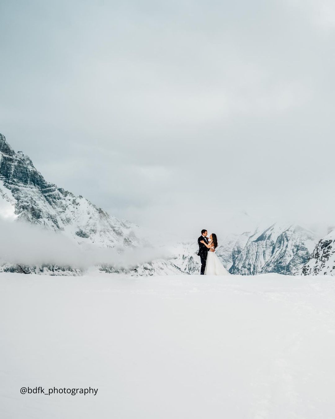 winter wedding photo ideas couple in the mountains in the snow