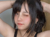Keindahan Wanita dengan Gaya Pakaian yang Seksi