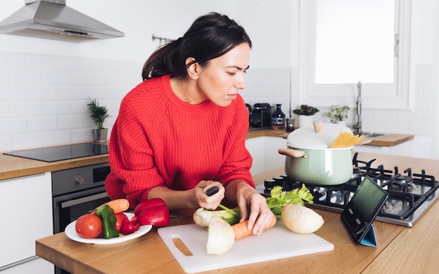 Food & Cooking Hacks to Save Time in the Kitchen