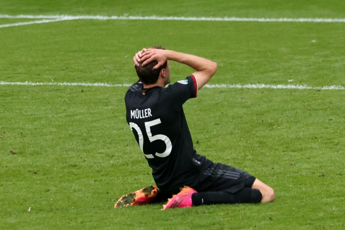 Thomas Muller miss against England