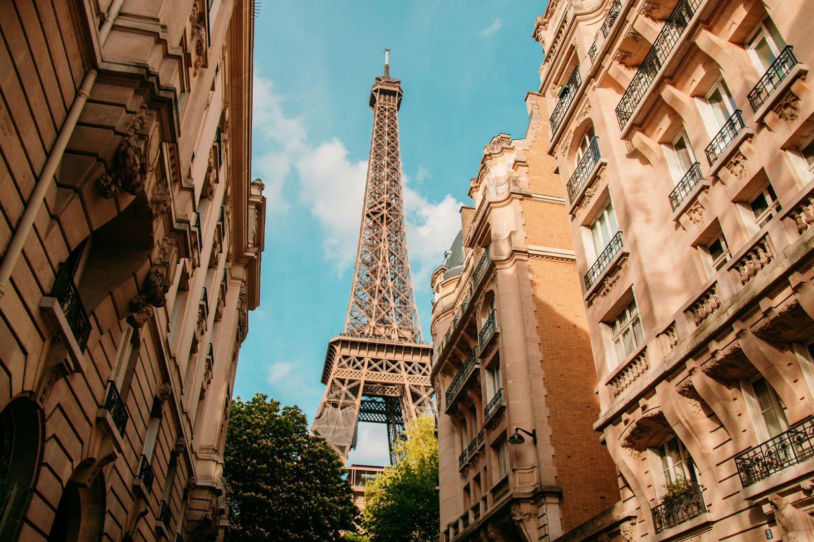 Discover the Eiffel Tower from a New Perspective with an Electric Cargo Bike Rental