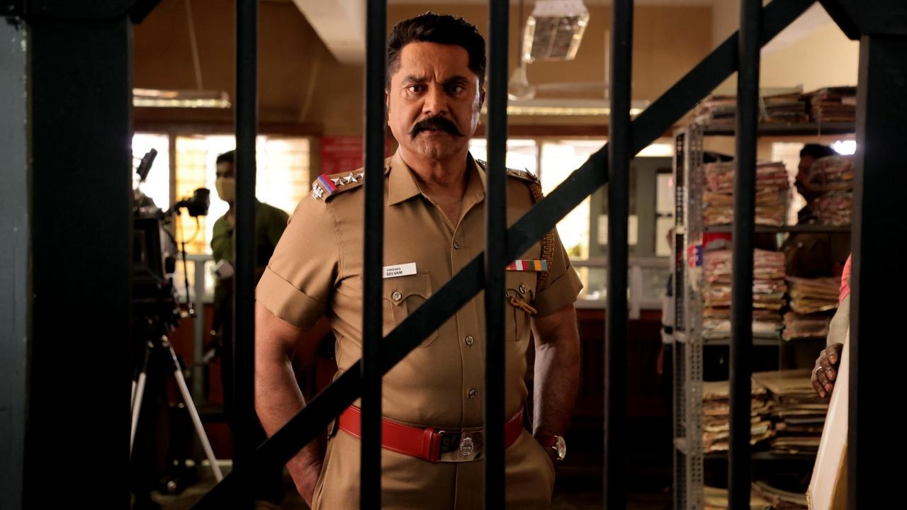 Nirangal Moondru Movie Tamilyogi Screenshot 2