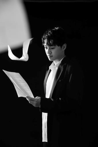 A person holding a piece of paper  AI-generated content may be incorrect.