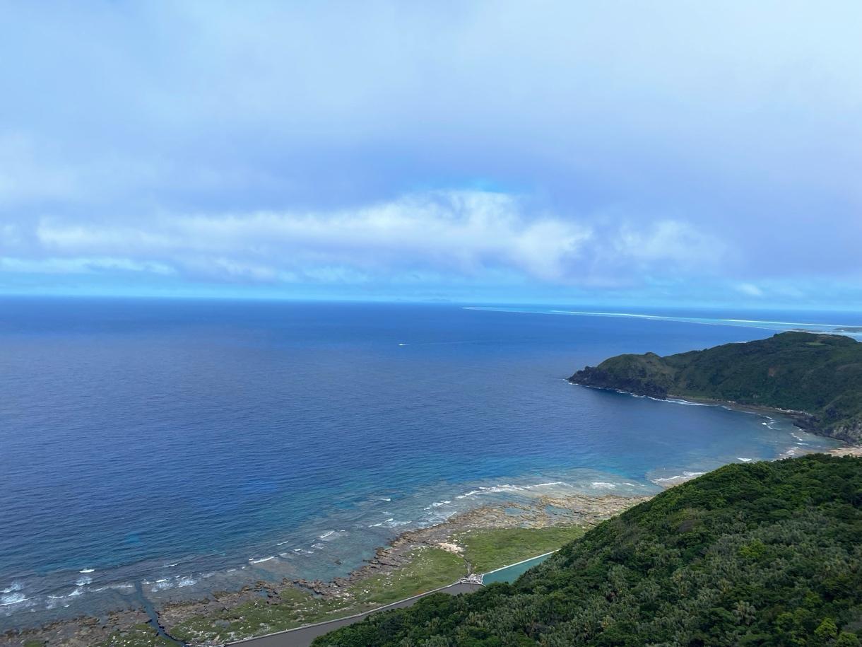 沖縄本島の西側に位置する久米島の風景。那覇からは飛行機で約30分、フェリーで約3時間。