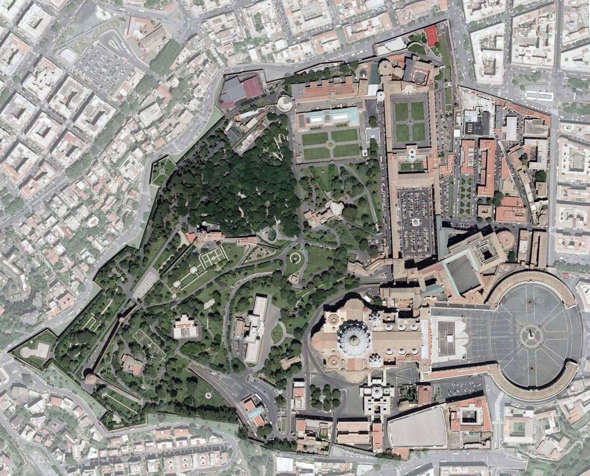 Vue satellite de la Cité du Vatican, en plein cœur de Rome, ce qui en fait des villes transfrontalières.
