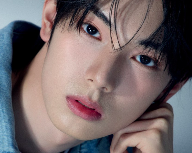 This contains an image of VERIVERY Kangmin