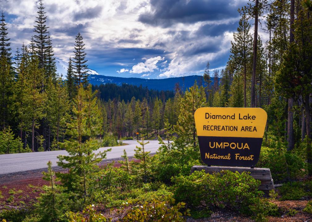 Welcome sign at the entrance to Diamond Lake in the Umpqua National Forest.