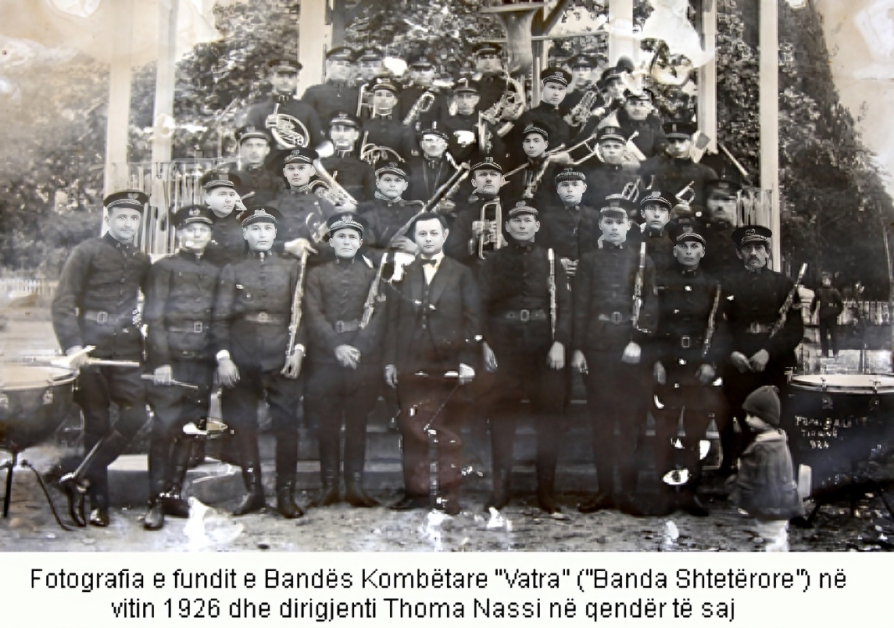 FOTOJA E BANDES VATRA (shteterore) ne V. 1926.png