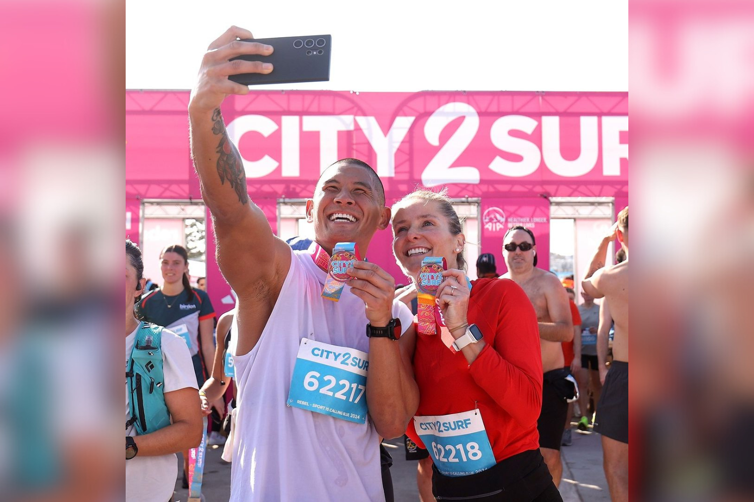 Runners take photo of City2Surf Sydney medal