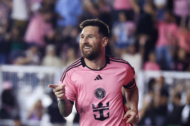 highest goal scorer in history
