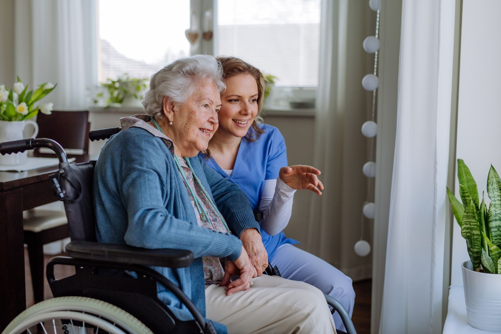 A resident and staff member spend some quality time connecting while in memory care.