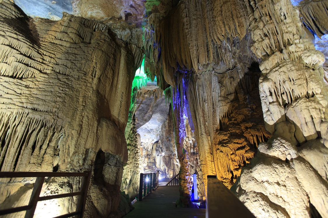 cave in Ha giang loop