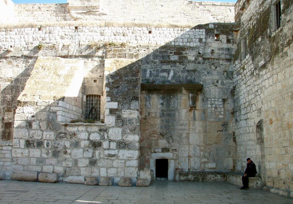 BASILICA DE LA NATIVIDAD - Belén | Puerta de acceso, es nece… | Flickr