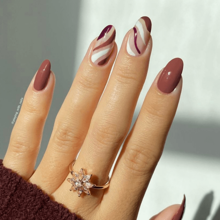 Cute nail inspiration for classy brides! Nude wedding colour perfect neutral wedding colour for weddings! If you’re looking for a simple and classic look, you’ll love these glossy nude nails.