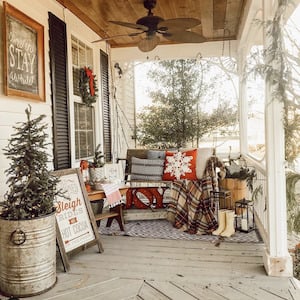 Farmhouse Christmas Decorations