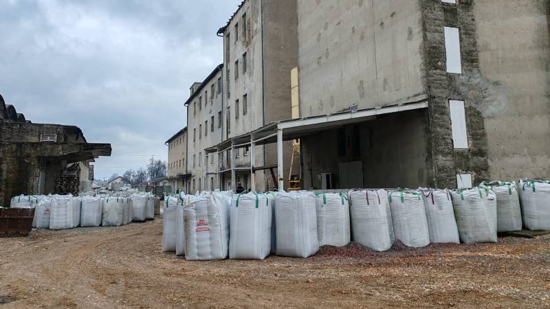 35 000 tonnes of hazardous waste