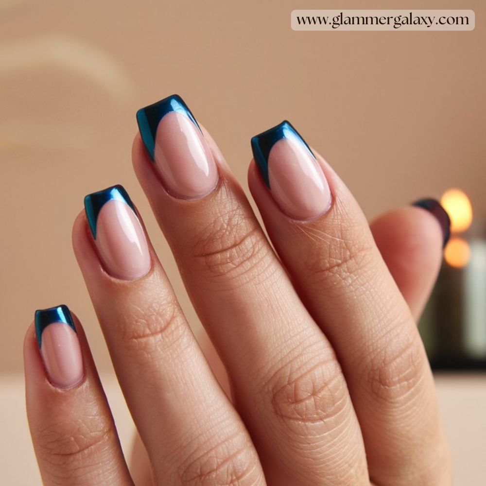 Hot summer nails having Metallic French tips