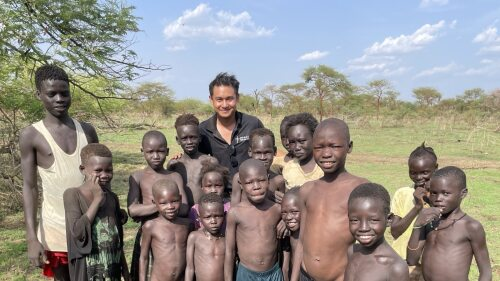 A group of children posing for a photo

AI-generated content may be incorrect.