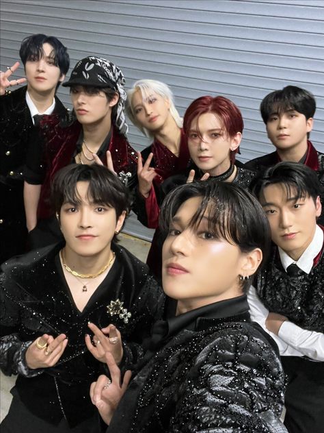 This longer than an image of the ATEEZ members 