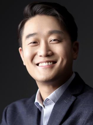 A close-up of a person smiling

AI-generated content may be incorrect.