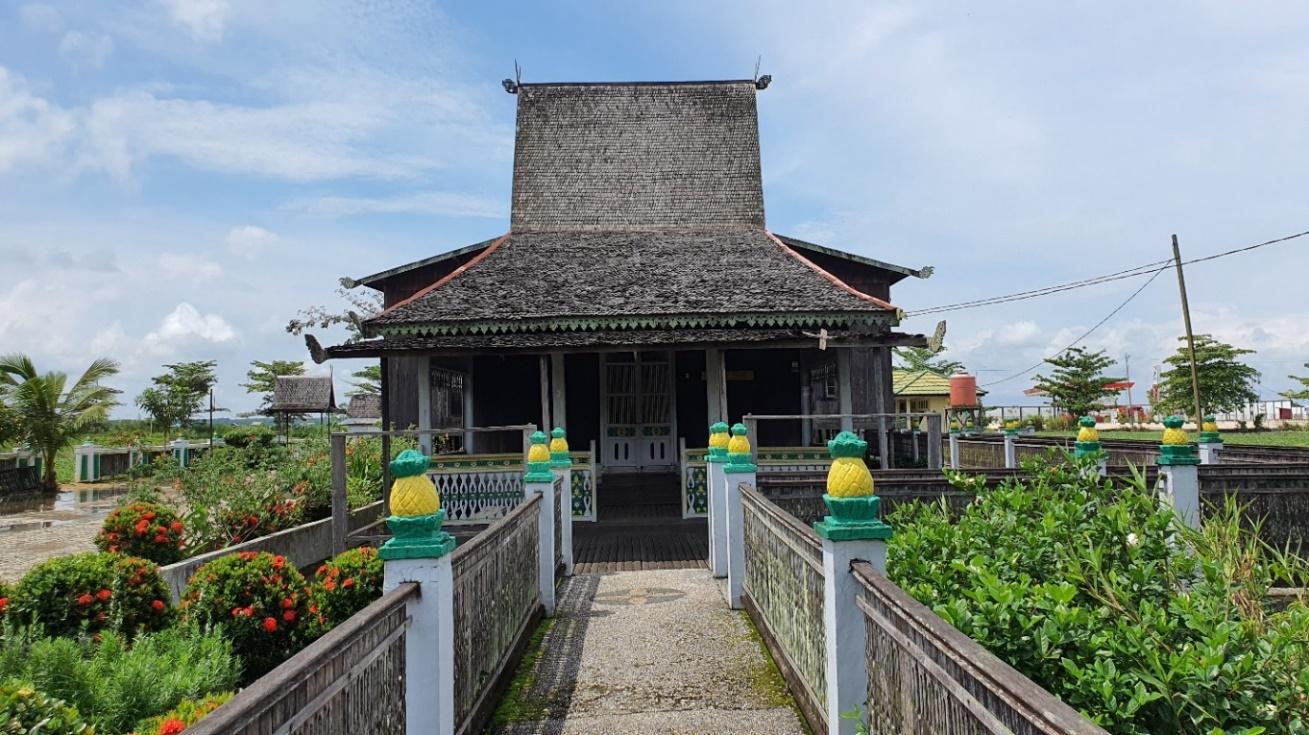 https://simdapokbud.banjarkab.go.id/uploads/objek-budaya/rumah_adat_banjar_bubungan_tinggi_teluk_selong_611c89386f294_35741751.jpg