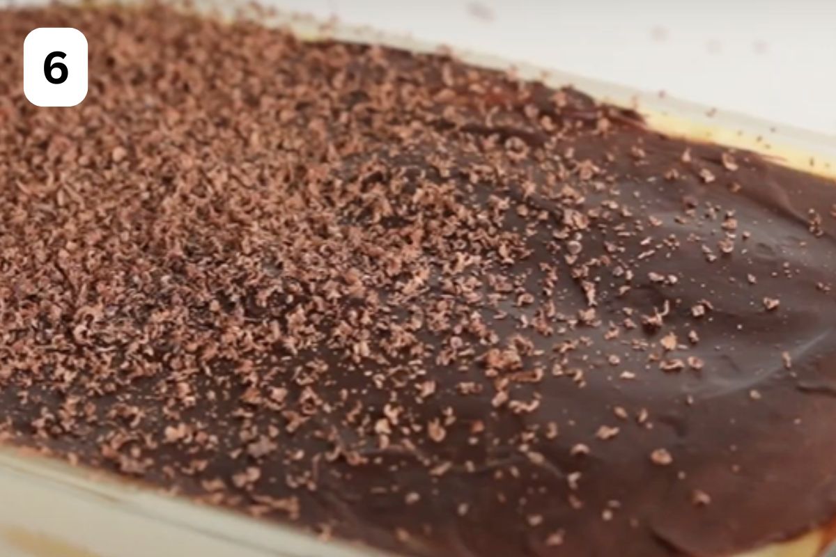 decoriting with chocolate shavings 