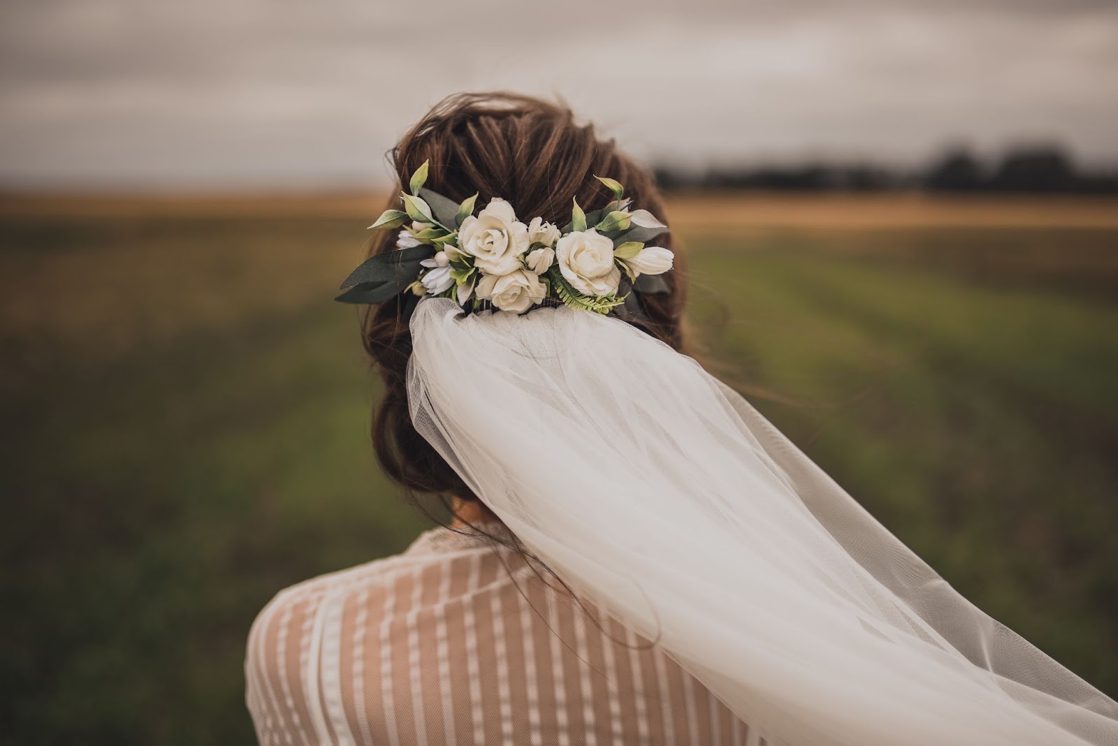 Bridal Hairstyles & Veil Clipping Tips for Your Big Day