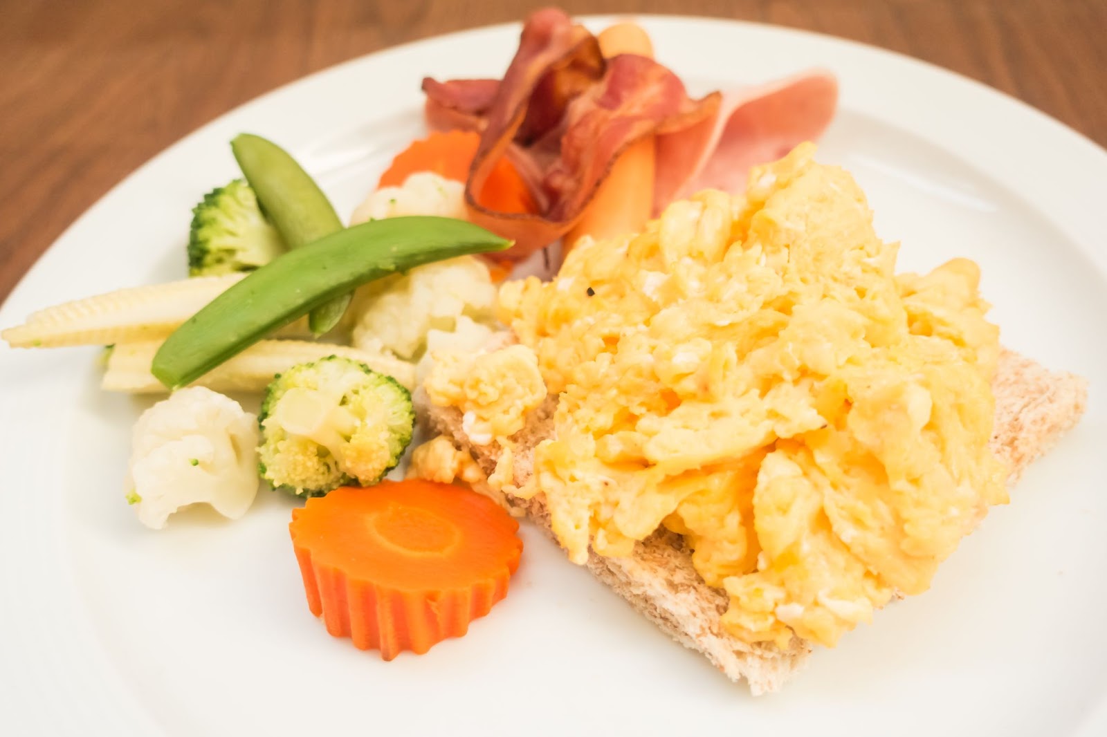 Scrambled eggs with veggies