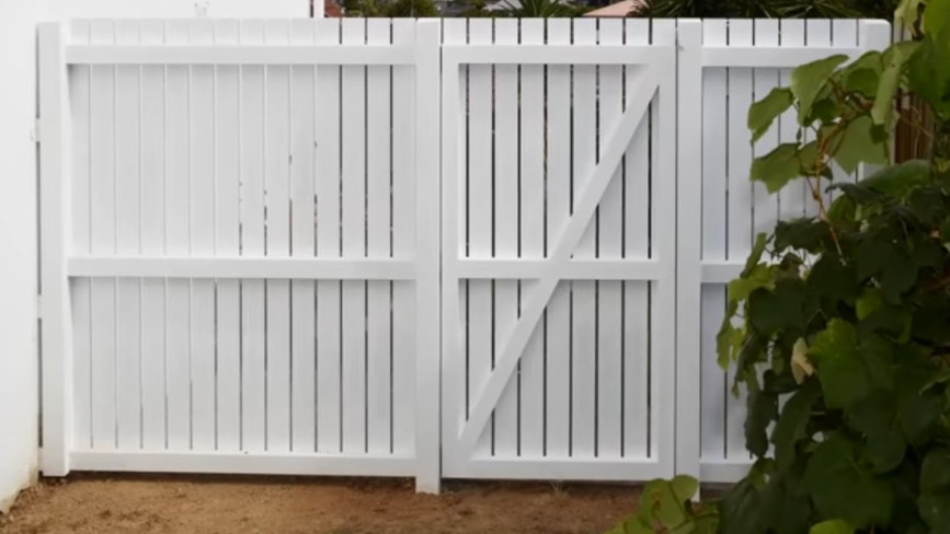 how to build a wood gate