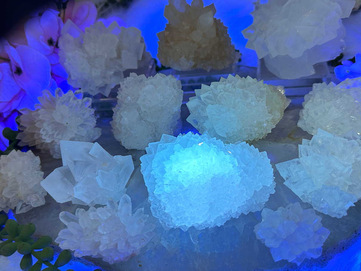 uv reactive minerals