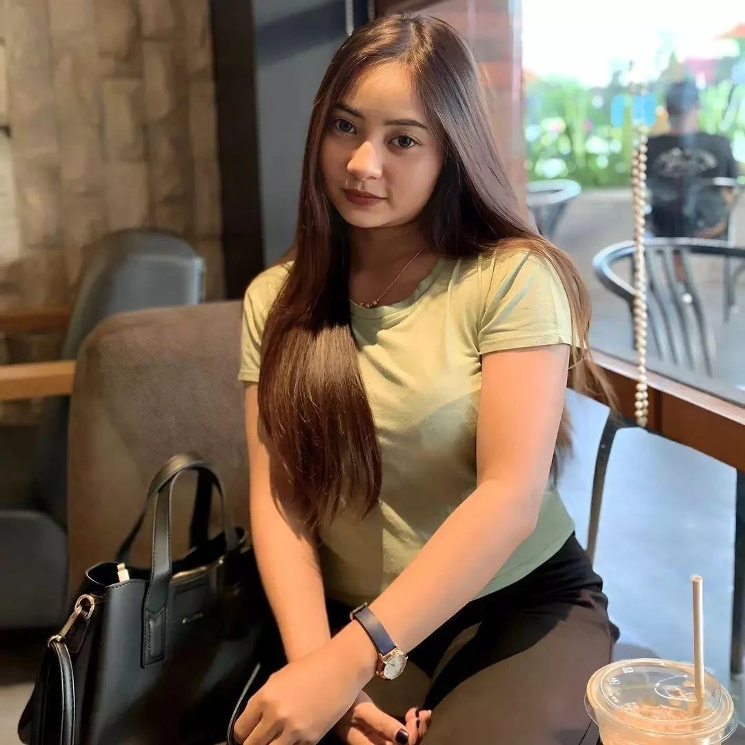 Gadis Cantik Memikat Hati Lewat Tatapan, gadis cantik, tatapan manja, cewek memesona