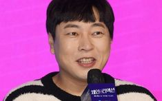 This contains an image of comedian  Lee Soo Geun