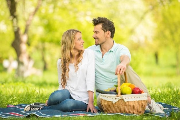 The Joy of Picnics: Enjoying Summer Days with Your Partner