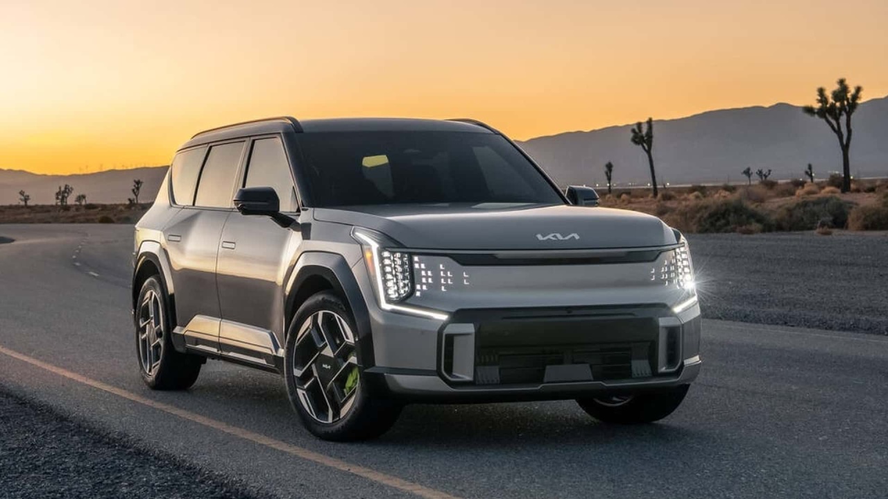 Kia wins three 2025 IIHS TOP SAFETY PICK+ awards, confirming its leadership in safety and advanced vehicle technologies. 