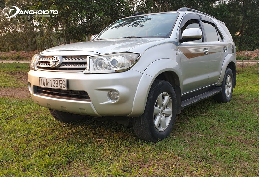 Đầu năm 2009, Toyota Fortuner mới xuất hiện tại Việt Nam dưới dạng lắp ráp trong nước