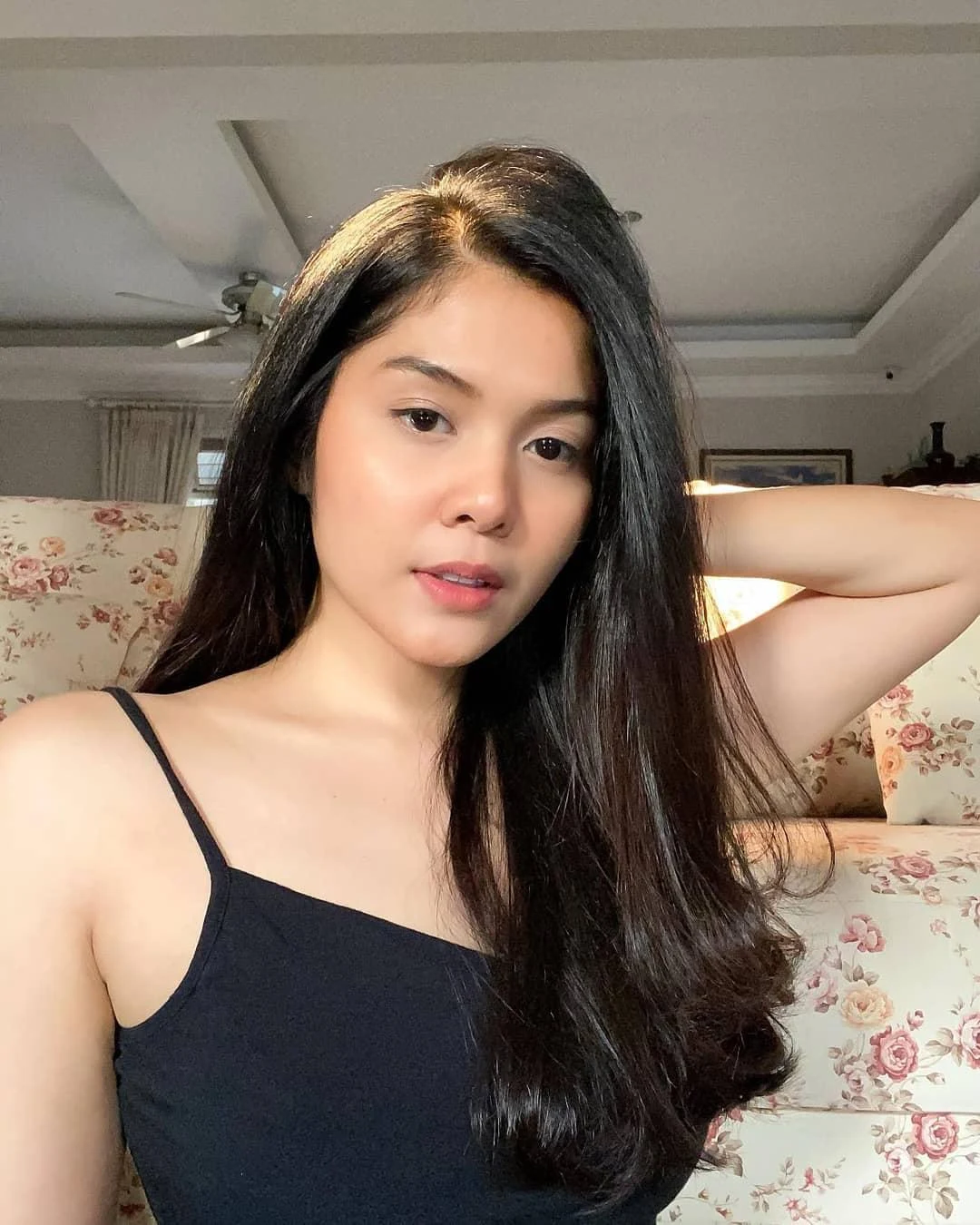 Cewek Indo Cantik dengan Pipi Merona, pipi merona, cewek cantik, gadis imut