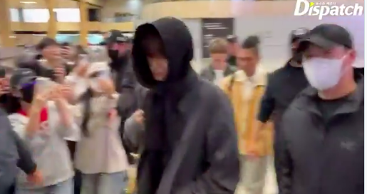 This contain an image of  Sungchan in airport