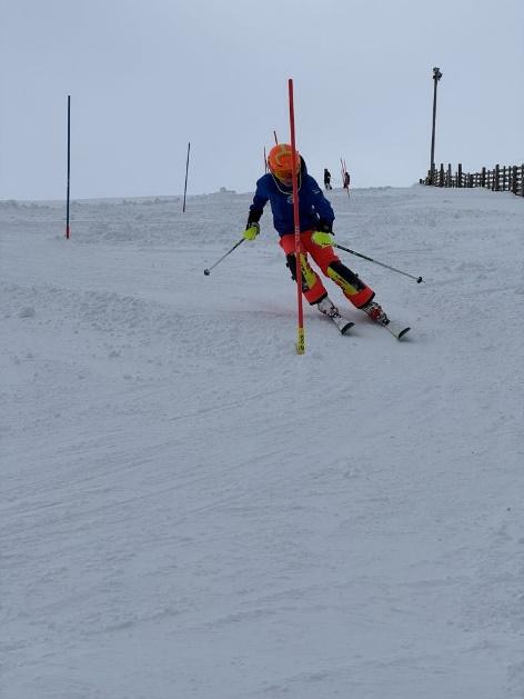 A person skiing down a slope
AI-generated content may be incorrect.