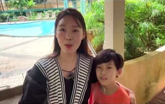 This contains an image of Lee Hye Won