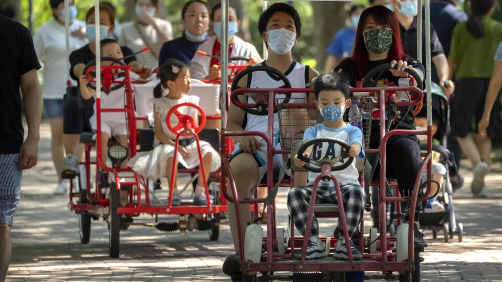 资料图片：中国人生育率近年不断走低。越来越多的年轻人选择不婚不育。