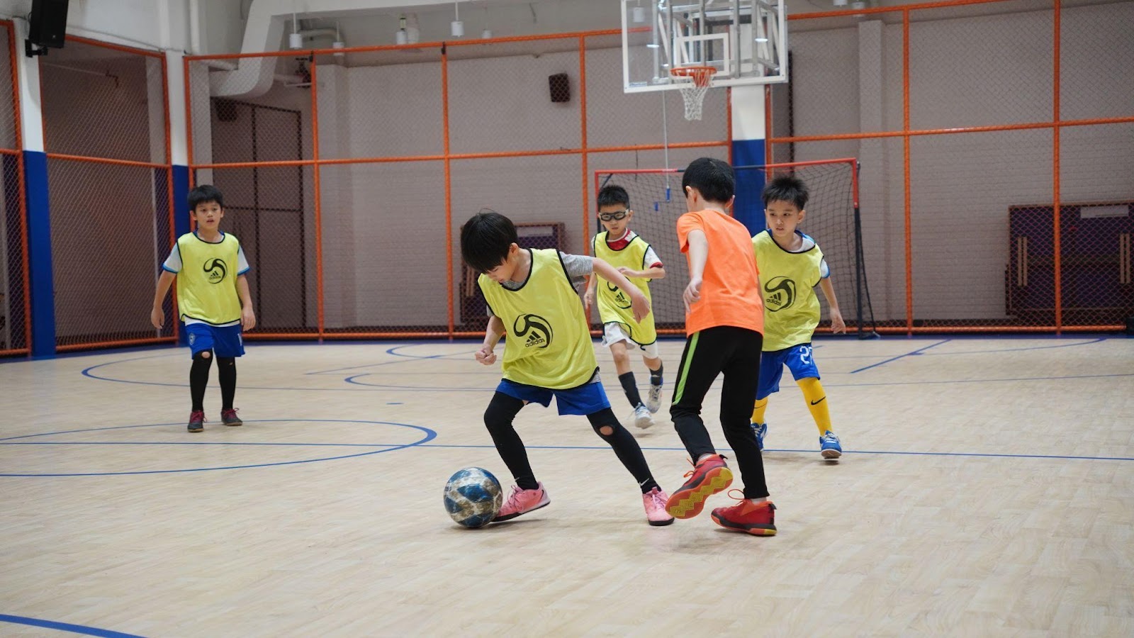 Keterampilan yang Harus Dikuasai sebagai Pivot - Gerakan Menggiring Bola dengan Cepat  
