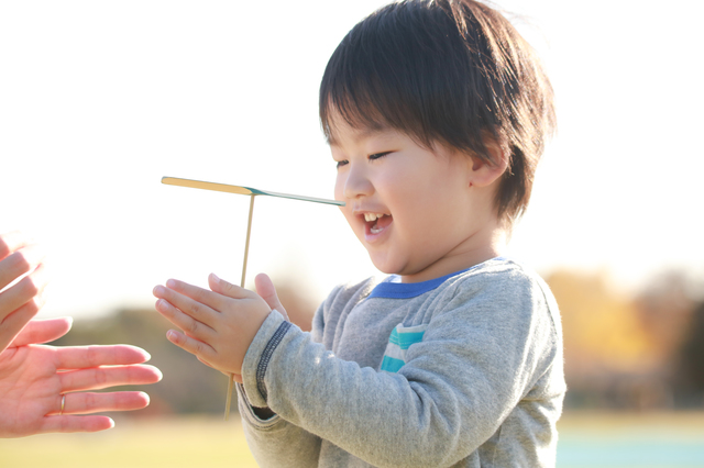 5.【外遊び】日本の伝統を学ぶ「竹とんぼ」