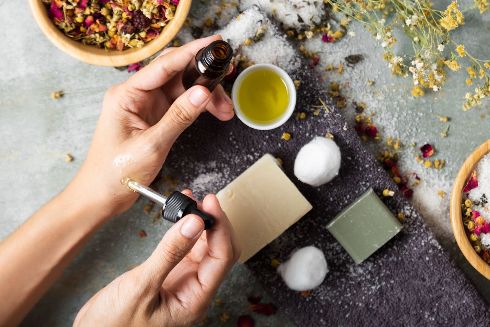 Recommended Products and Natural Remedies for Dry Skin