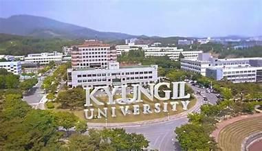 A university campus with a large sign

AI-generated content may be incorrect.