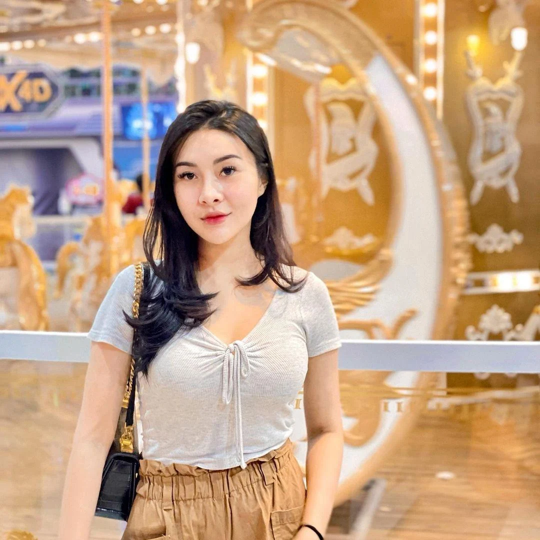 Wanita Mempesona yang Membuatmu Lupa Akan Segala Sesuatu, wanita mempesona, lupa segalanya, cewek seksi