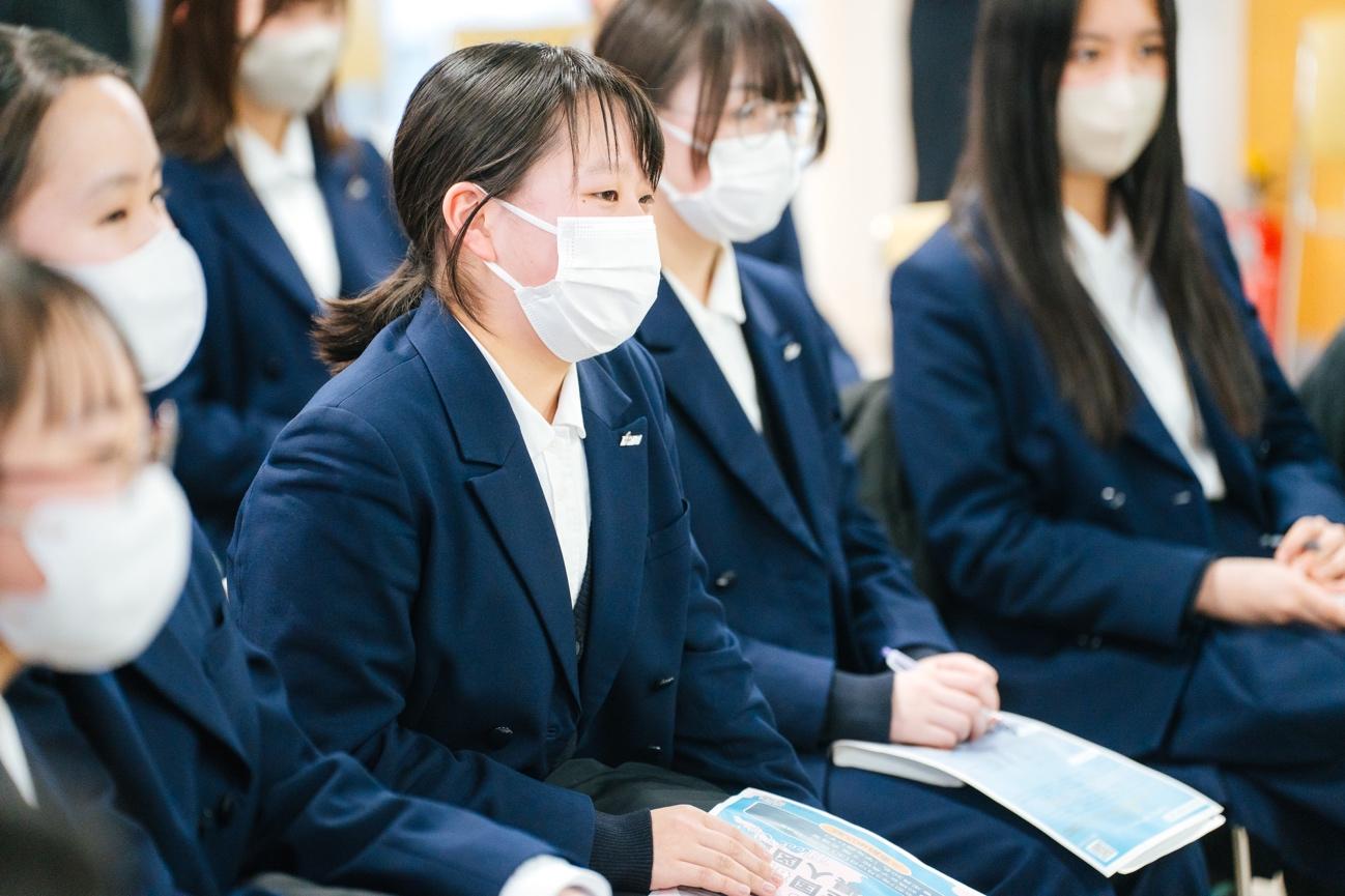 スーツを着た男性たちと女性

AI によって生成されたコンテンツは間違っている可能性があります。