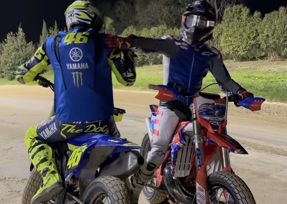 rossi dan stoner balapan bersama di vr46 ranch milik rossi