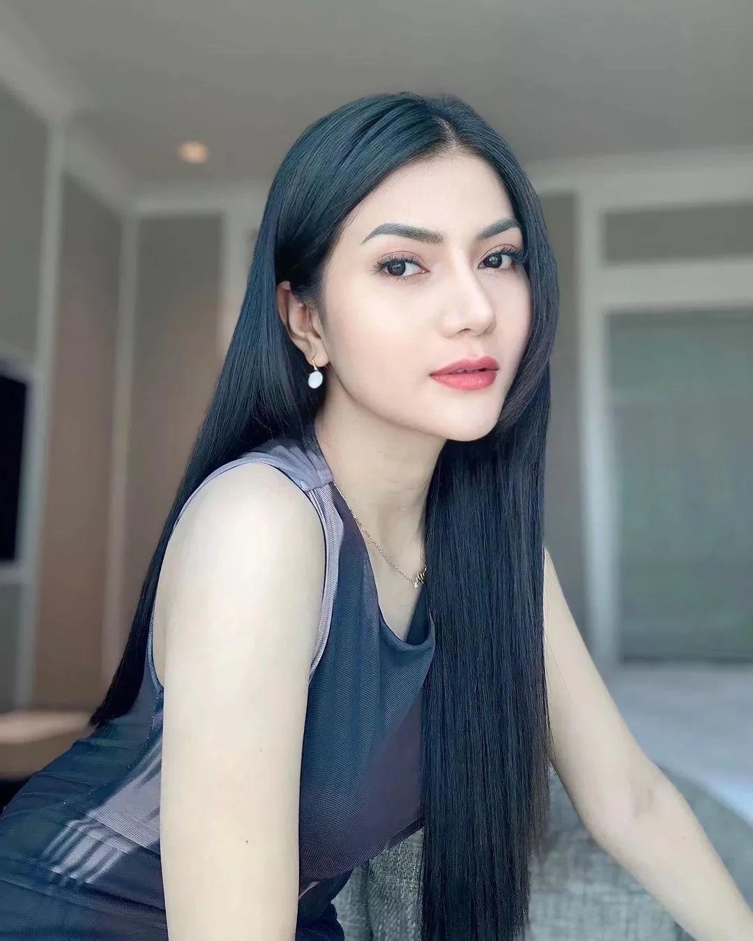 Wanita Seksi yang Membuatmu Tersenyum Bahagia, wanita seksi, tersenyum bahagia, cewek manja
