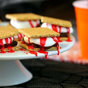 Bloody Halloween S’mores